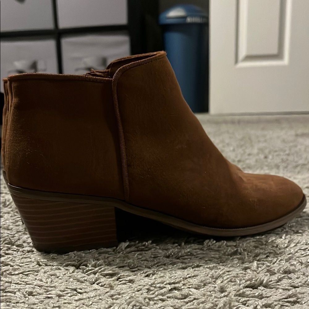 Amazon Essentials Brown Ankle Boots with Side Zipper